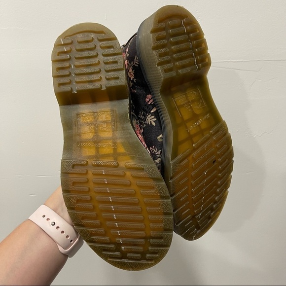 Dr. Martens Victorian Floral Docs Lace-Up Size 6 - Picture 10 of 11